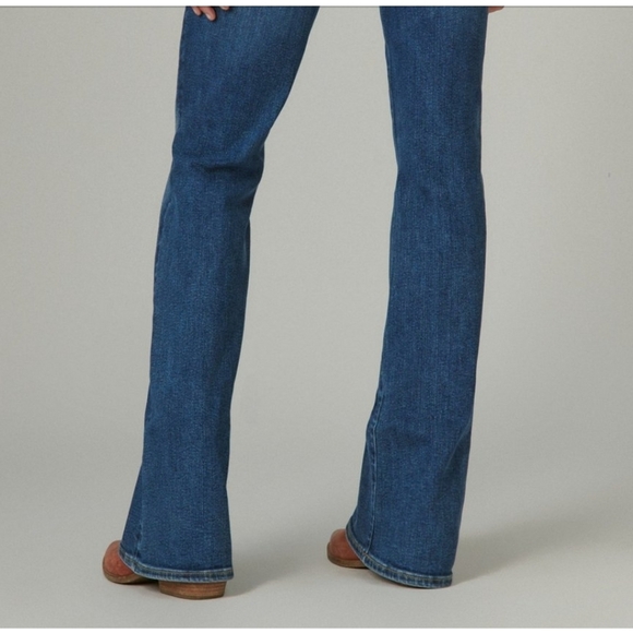 Lucky Brand Women's Dark Washed Boot Cut Mid Rise Jeans Size 12 - Picture 4 of 13